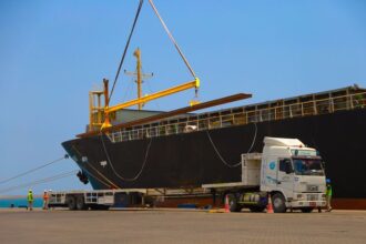 Hafeet Rail receives first railway tracks shipment for Oman–UAE network at Sohar Port