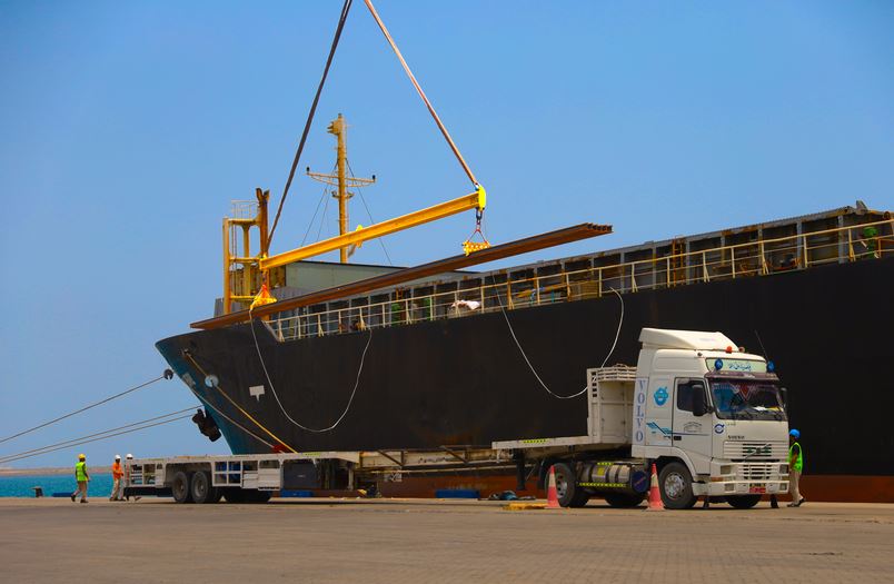 Hafeet Rail receives first railway tracks shipment for Oman–UAE network at Sohar Port