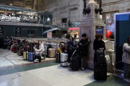 Suspected saboteurs hit Italian railways