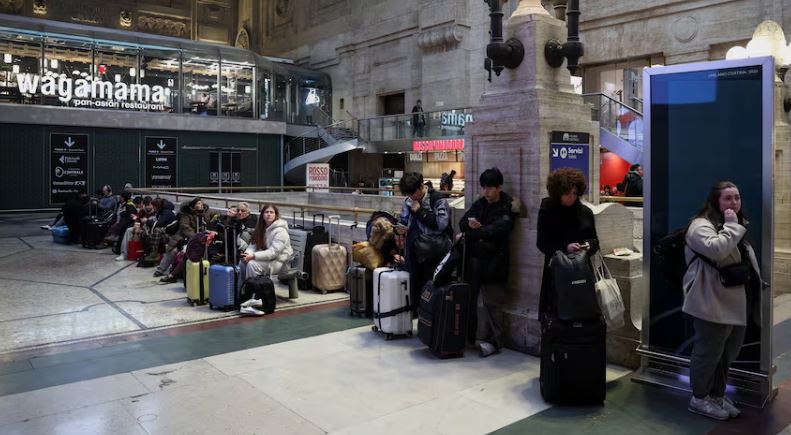 Suspected saboteurs hit Italian railways
