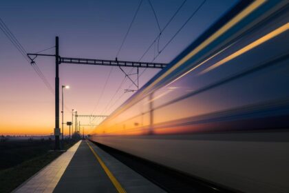 Saudi cabinet clears high-speed electric rail project with Qatar